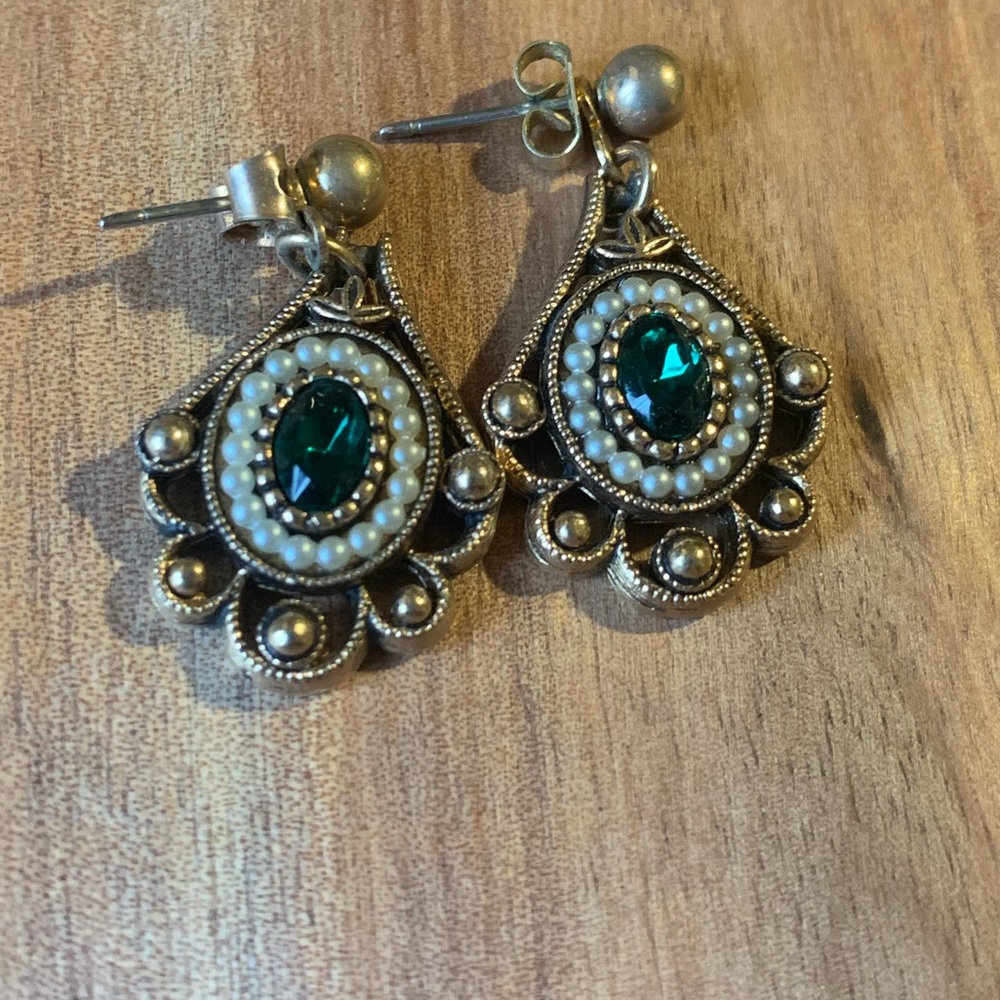 AVON drop earrings. Green & pearl. - Picture 4 of 6